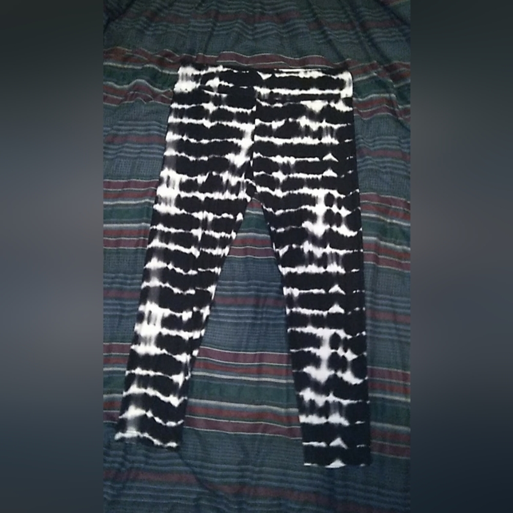 Black and white leggings